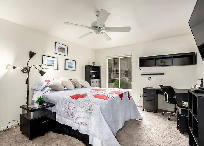 Cordillera Condo: Pools Hot Tubs Racquetball Patio Retreat