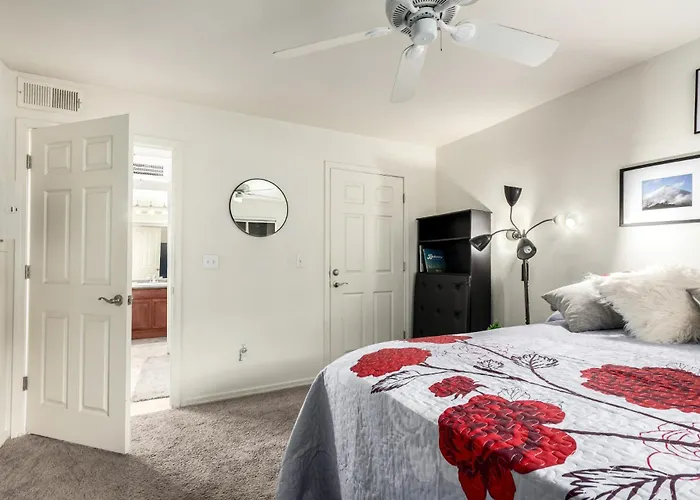 Cordillera Condo: Pools Hot Tubs Racquetball Patio Retreat * Phoenix